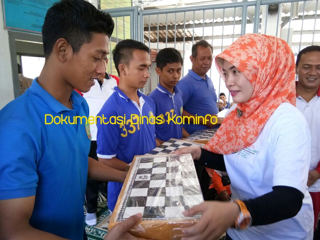 Perwosi Kabupaten Pasuruan Bagi-Bagi Papan Catur hingga Meja Pingpong