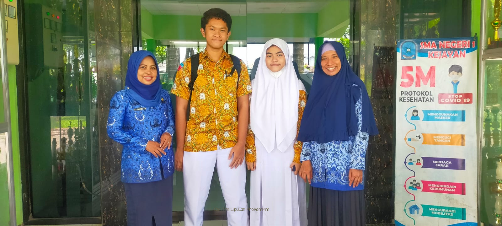 2 Pelajar SMAN I Kejayan Juara Esai Nasional 2022