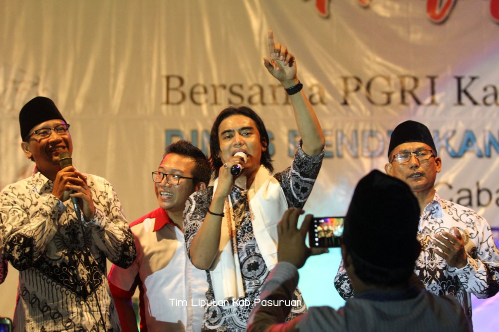 Halal Bihalal PGRI Kabupaten Pasuruan, Charlie Van Houten Bius Puluhan Ribu Guru 