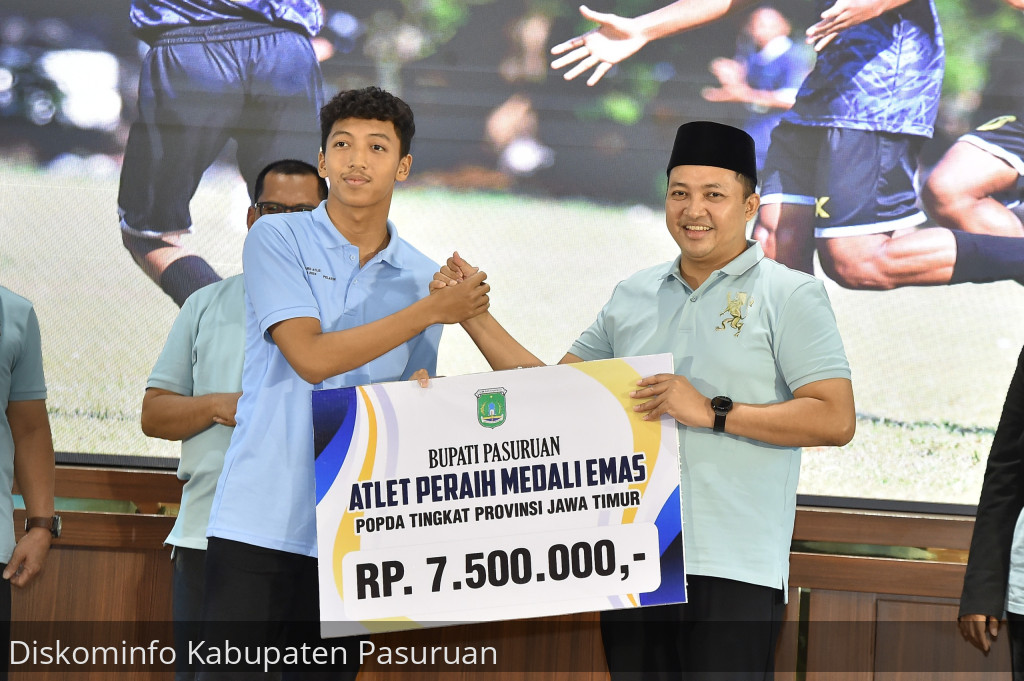Serahkan Reward untuk Ratusan Atlet dan Pelatih Berprestasi. Bupati Rusdi Sutejo : Tahun Depan Reward Akan Kita Tambah dan Ada Beasiswa