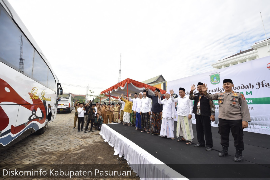 Ribuan jamaah Kabupaten Pasuruan Berangkat Haji