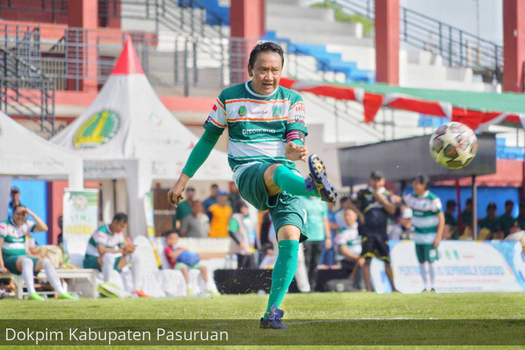 Laga Sepak Bola Eksebisi Forkopimda Pasuruan Raya dan PWI, Bukti Kekompakan Relasi dan Kolaborasi