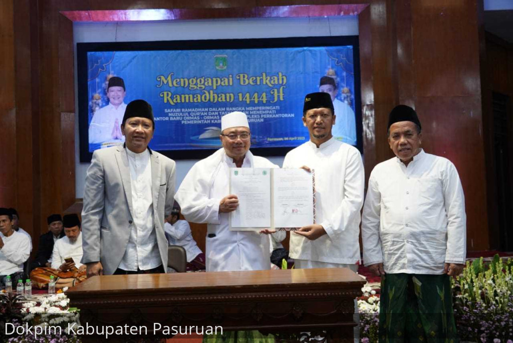 Bupati dan Wakil Bupati Serahterimakan Aset Gedung Perkantoran Pemkab Pasuruan Kepada Ormas