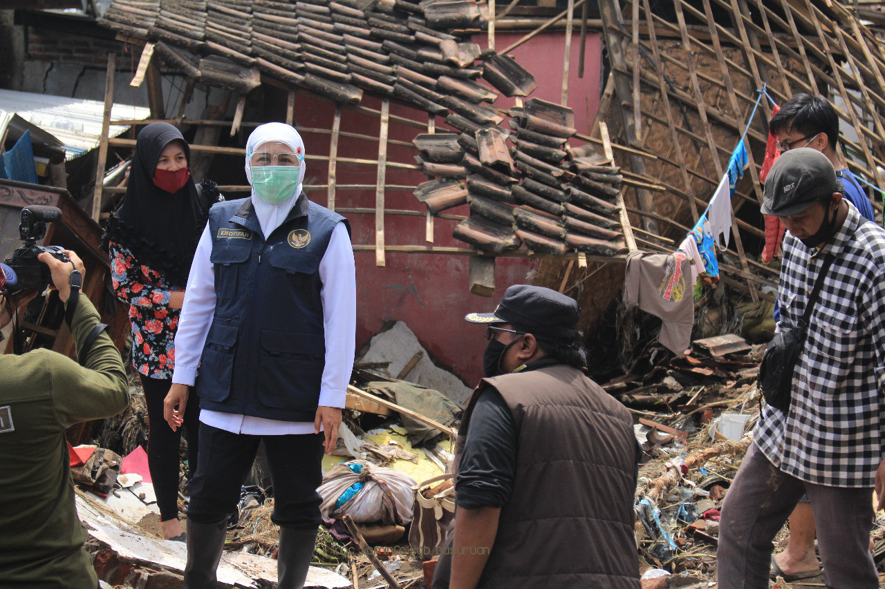 Gubernur Jatim, Khofifah Indar Parawansa Tinjau Lokasi Banjir Bandang di Gempol