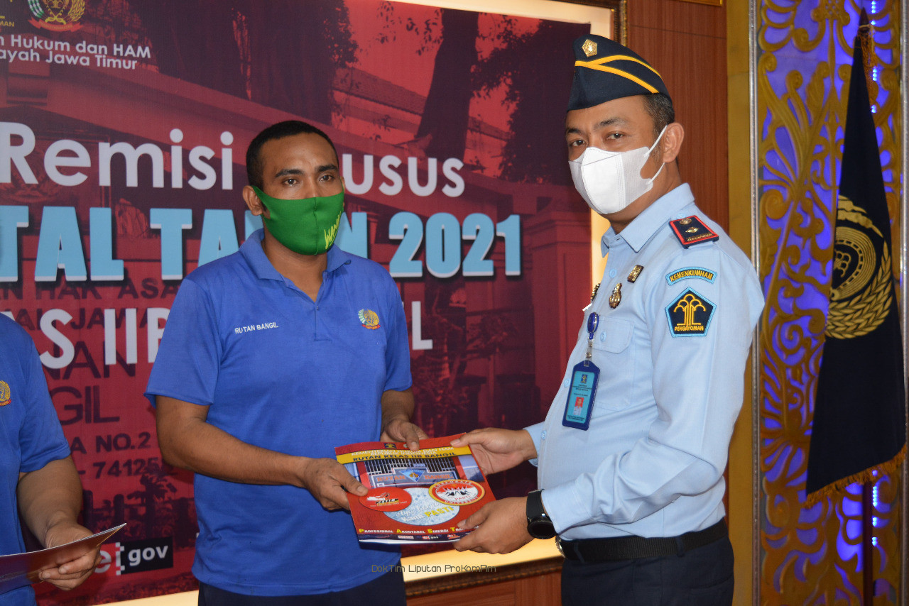 2 WBP Rutan Bangil Terima Remisi Natal 2021