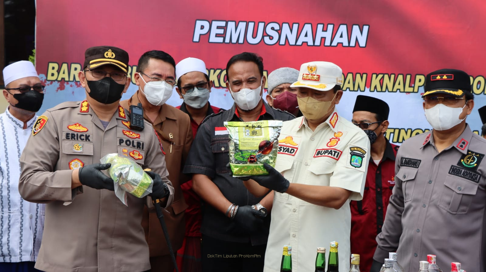 Jelang Natal dan Tahun Baru, 2 Kilogram Sabu Plus 1000 Botol Miras Dimusnahkan