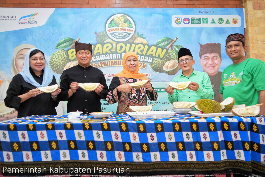 Hadiri Bazar Durian Pasrepan. Gubernur Terpilih Khofifah Tegaskan Durian Kabupaten Pasuruan Jadi Unggulan Jawa Timur