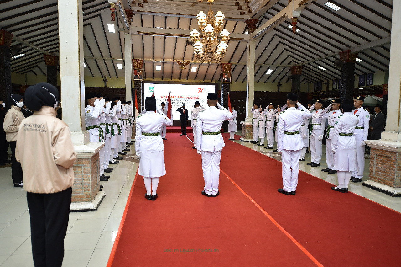 Bupati Irsyad Yusuf Kukuhkan 27 Paskibraka Kabupaten Pasuruan